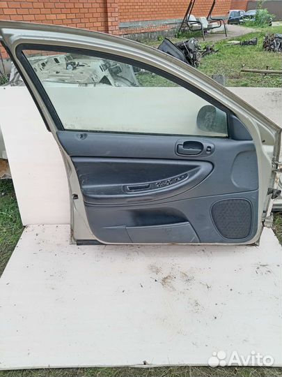 Дверь передний левый на додж стратус 2003г