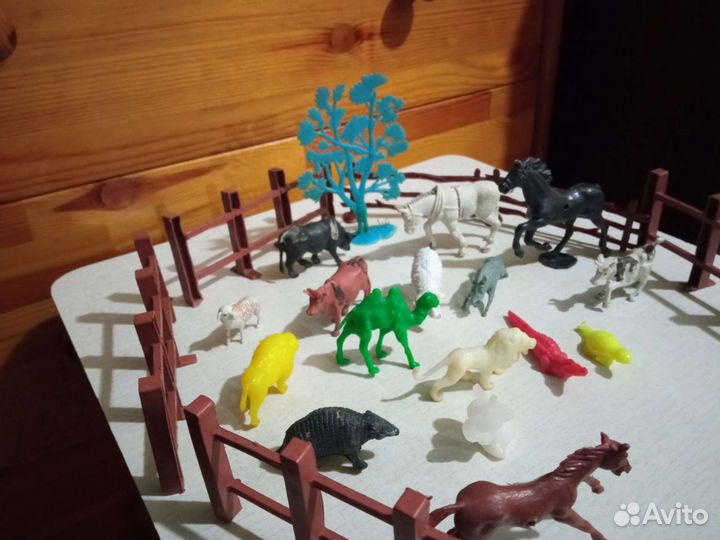 Игрушечные фигурки животные,ферма 90х годов