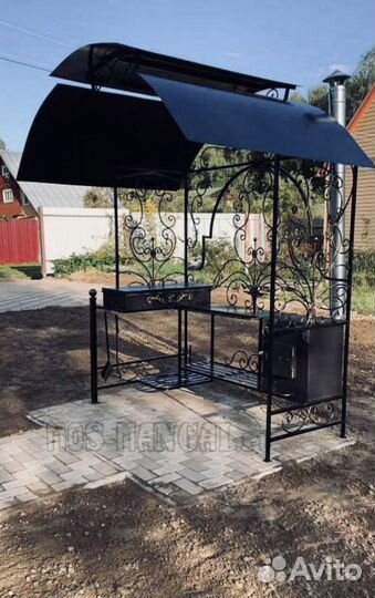 Мангал с крышей