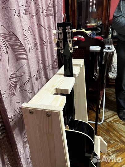 Стойка подставка держатель для гиатры из дерева