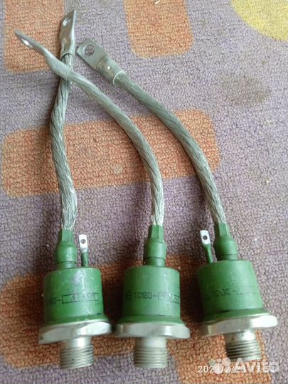 Управляеиый диод