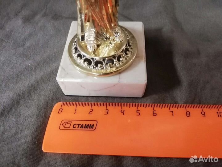 Статуэтка из бронзы 