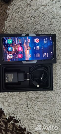 Samsung Galaxy S10, 8/128 ГБ