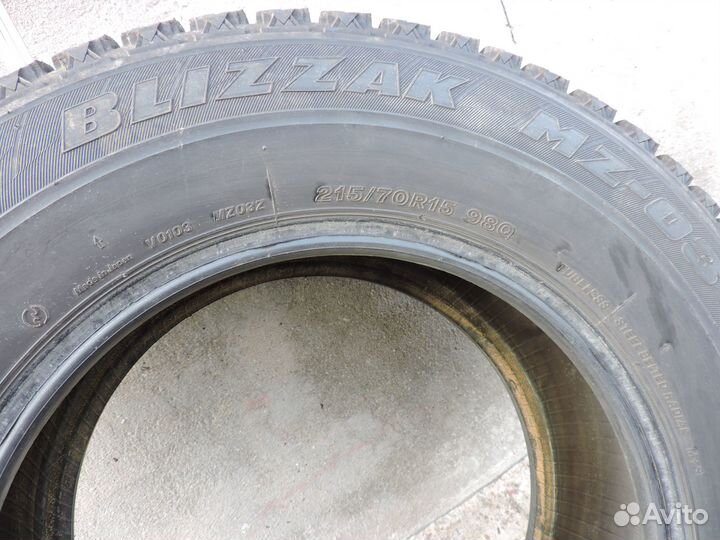 Bridgestone Blizzak MZ-03 215/70 R15 98