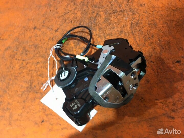 Замок двери Toyota Noah ZRR70G (Переднее Левое)