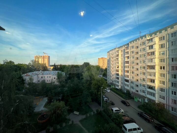 2-к. квартира, 52 м², 6/10 эт.