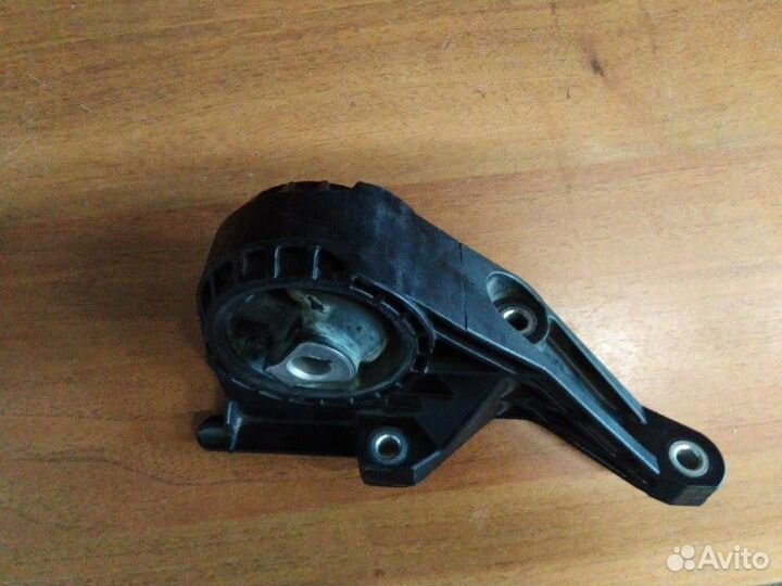 Опора двигателя (подушка) передняя Opel Astra 2009