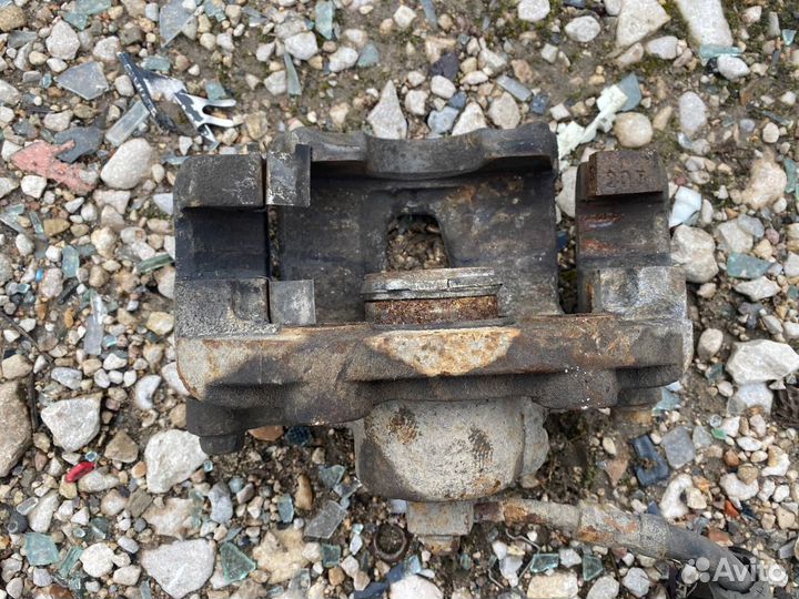 Тормозной суппорт передний левый Chevrolet Lanos