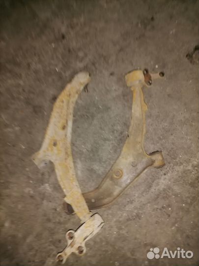 Ручаг R L Ниссан ад