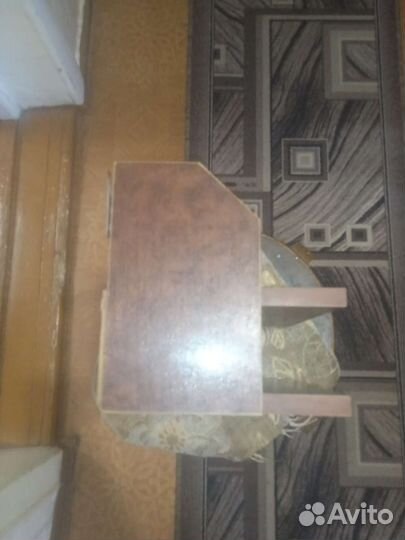 Настенная полочка для роутера/дом. телефона