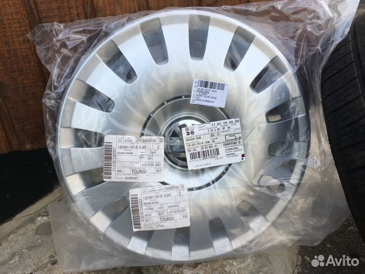 1j0-601-147-R-6JW колпаки R16 оригинал новые