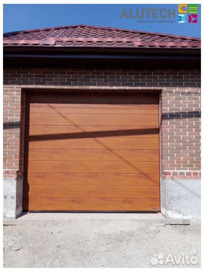 Секционные ворота для гаража alutech