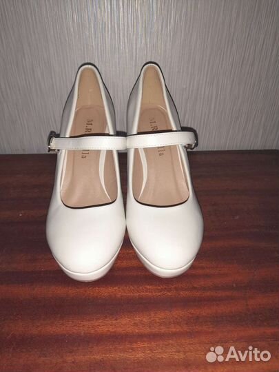 Белые туфли