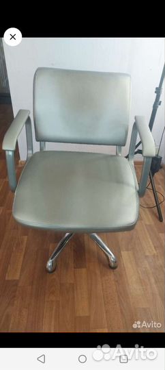 Стол для маникюра новый