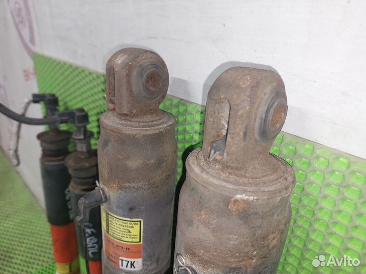 Амортизаторы компл 4 шт. Cadillac Escalade GMT800