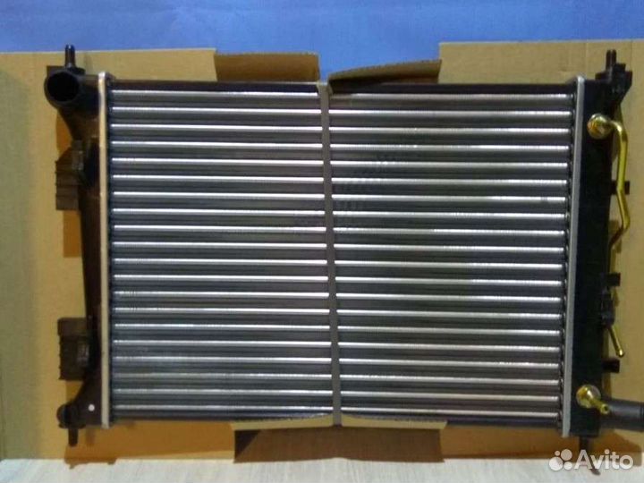 Радиатор охлаждения kia ceed