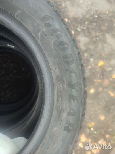 Goodyear Ultragrip Ice Arctic 215/60 R16 99L