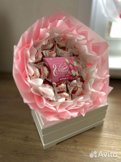 Съедобный букет из Rafaello и чая на 8 марта