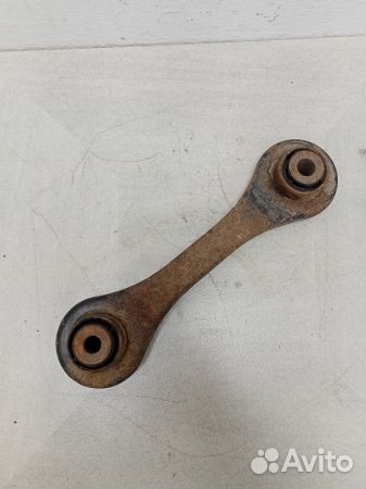 Рычаг задний поперечный нижний GS1D28500A