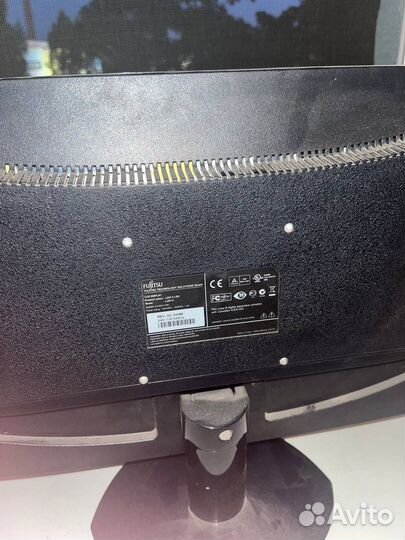 Монитор fujitsu