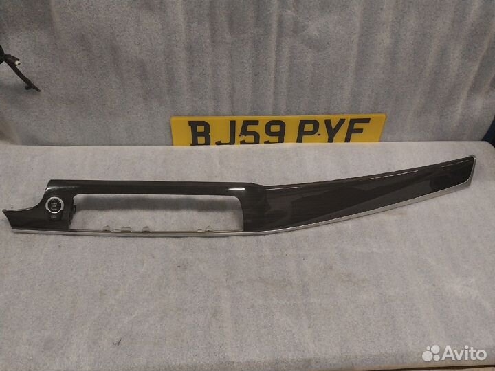 Декоративная накладка торпедо bmw f10