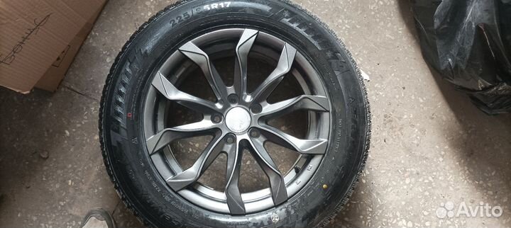 Triangle TR977 225/60 R17