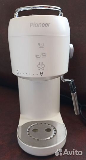 Кофеварка рожковая Pioneer CM109P white