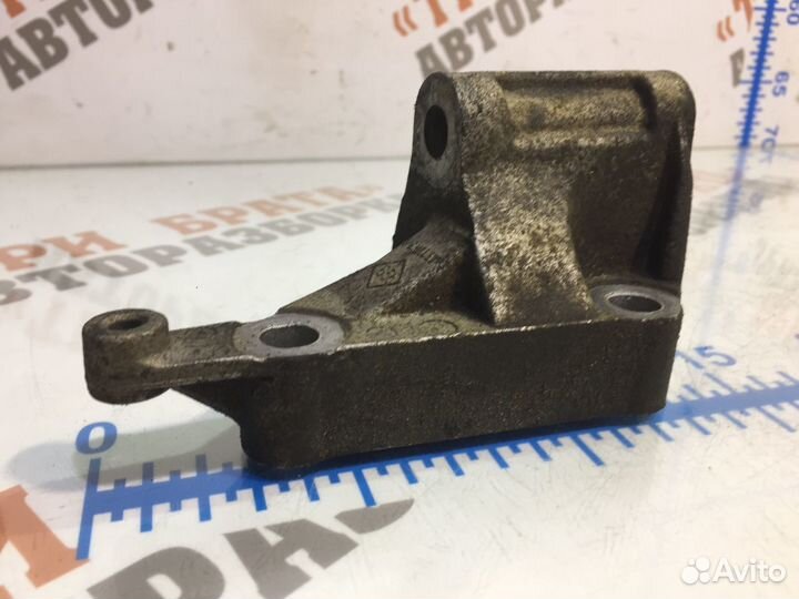 Рено Кангу Кронштейн генератора