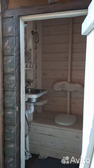 Уличный туалет ручной работы