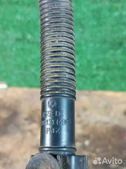 Патрубок вентиляции картерных газов Volkswagen Pas