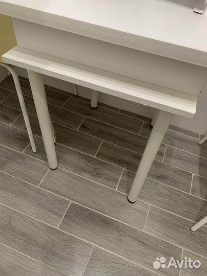 Стол для маникюра и стул маникюрный