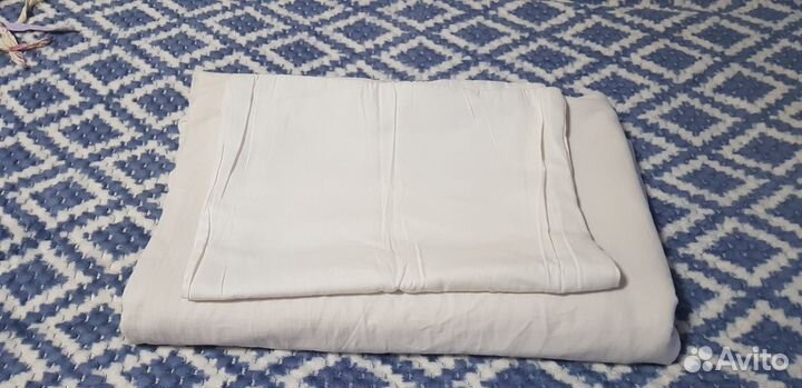 Бортики в детскую кроватку и 2 комплекта белья