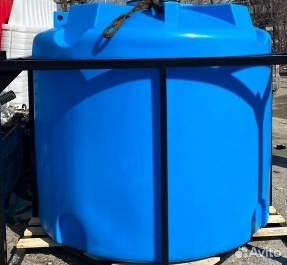 Пластиковая емкость