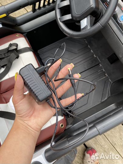 Детская машина на пульте управления