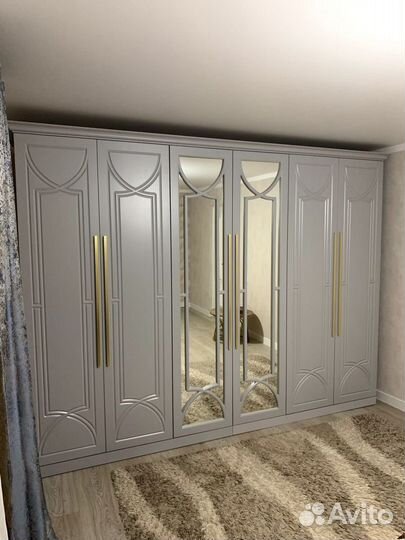 Шкафы распашные