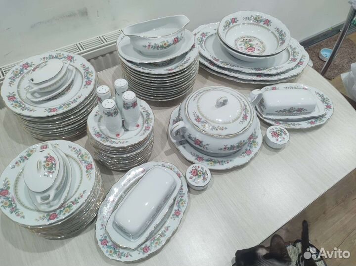 Набор столовой посуды новый