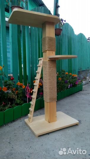 Кошачий лежак с лесенкой и верёвкой для когтей