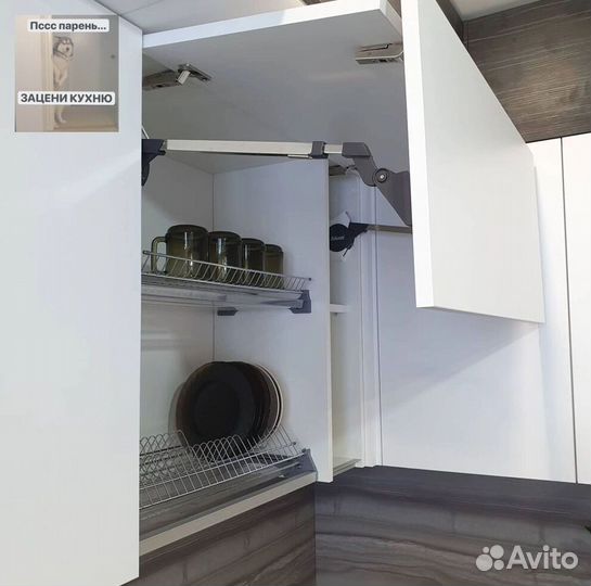 Прямая в потолок кухня на заказ