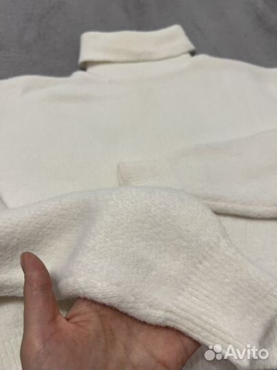 Свитер женский молочный 42 S