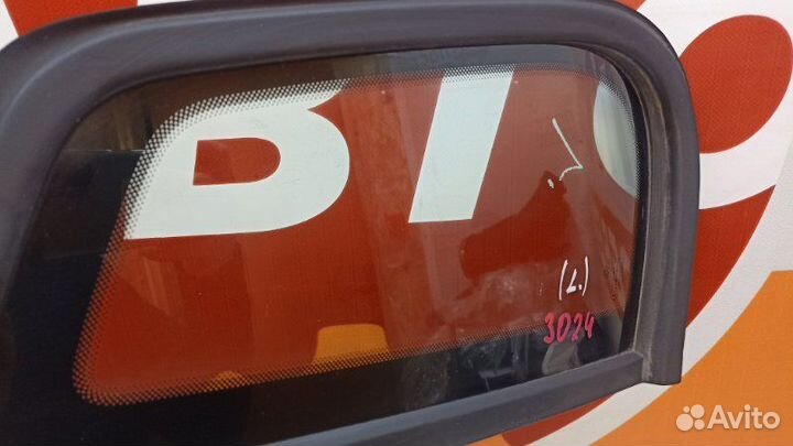 Стекло собачника левое Volkswagen Tiguan 5N CAW