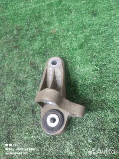 Кронштейн трансмиссии Ford Focus 3 xqda 2012