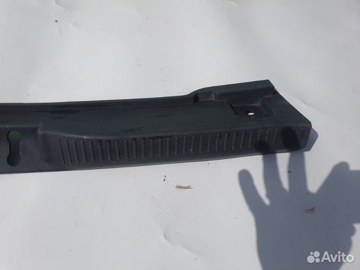 Накладка багажника задняя Toyota Auris 150 2010