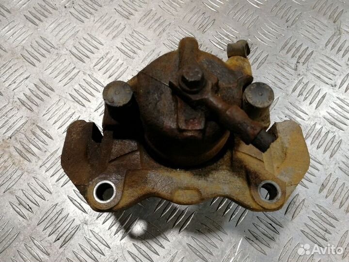 Суппорт передний правый Opel Zafira B