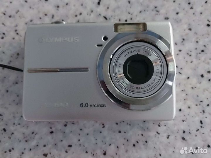 Компактный фотоаппарат olympus