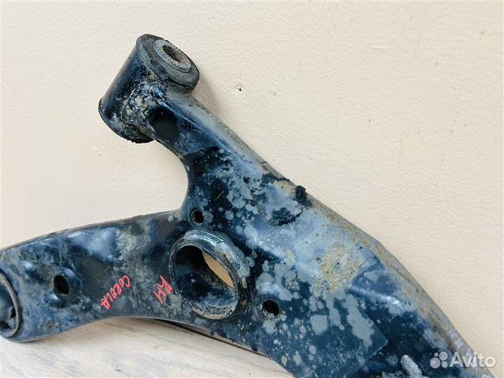 Рычаг подвески передний правый Toyota Corolla