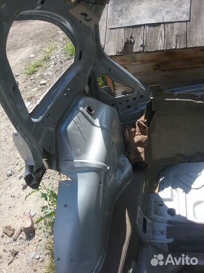 Мерседес 251 крыло заднее правое