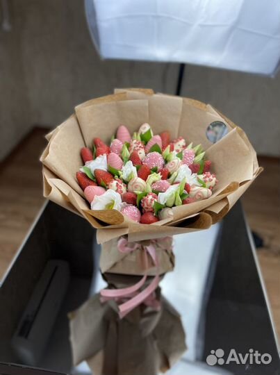 Клубничный букет