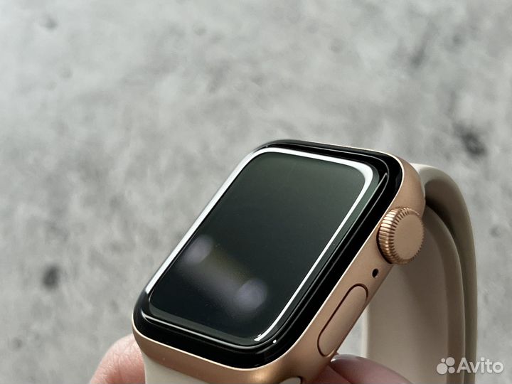 Apple Watch SE 40mm Gold