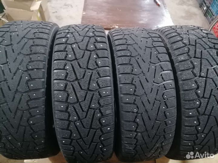 Pirelli Ice Zero 215/65 R16