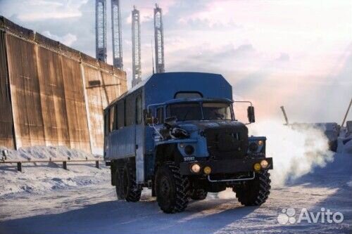 Водитель вахтового автобуса